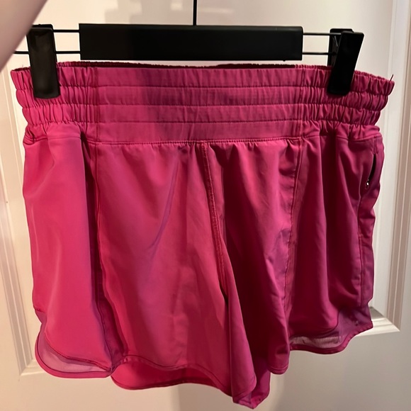 lululemon athletica Shorts Lululemon Hotty Hots Size 6 In Lululemon